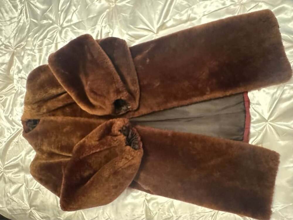 Vintage Chocolate Brown Faux Fur Coat – Gorgeous Oversized Collar – Glamorous Re